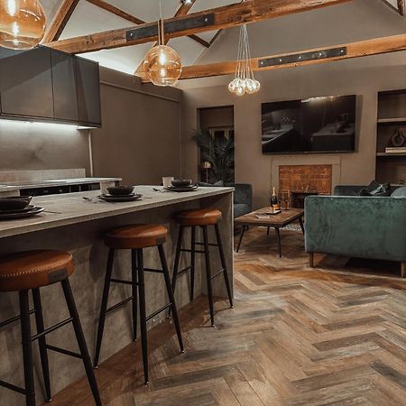 Magistrates Penthouse Suite - Town Centre Apartments With Spa Morpeth Exteriör bild