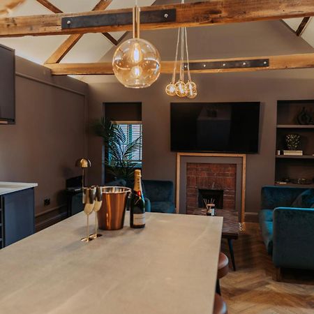 Magistrates Penthouse Suite - Town Centre Apartments With Spa Morpeth Exteriör bild