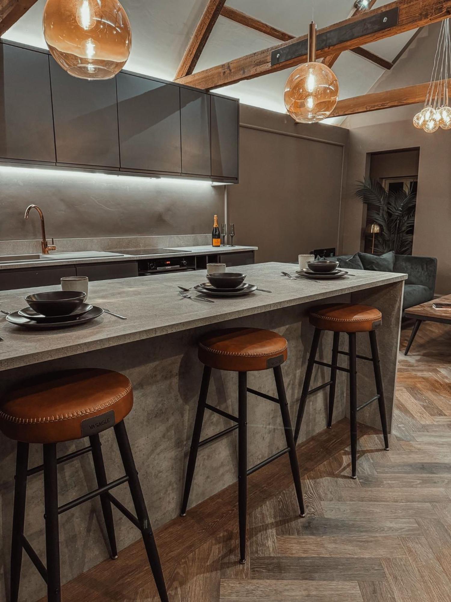 Magistrates Penthouse Suite - Town Centre Apartments With Spa Morpeth Exteriör bild