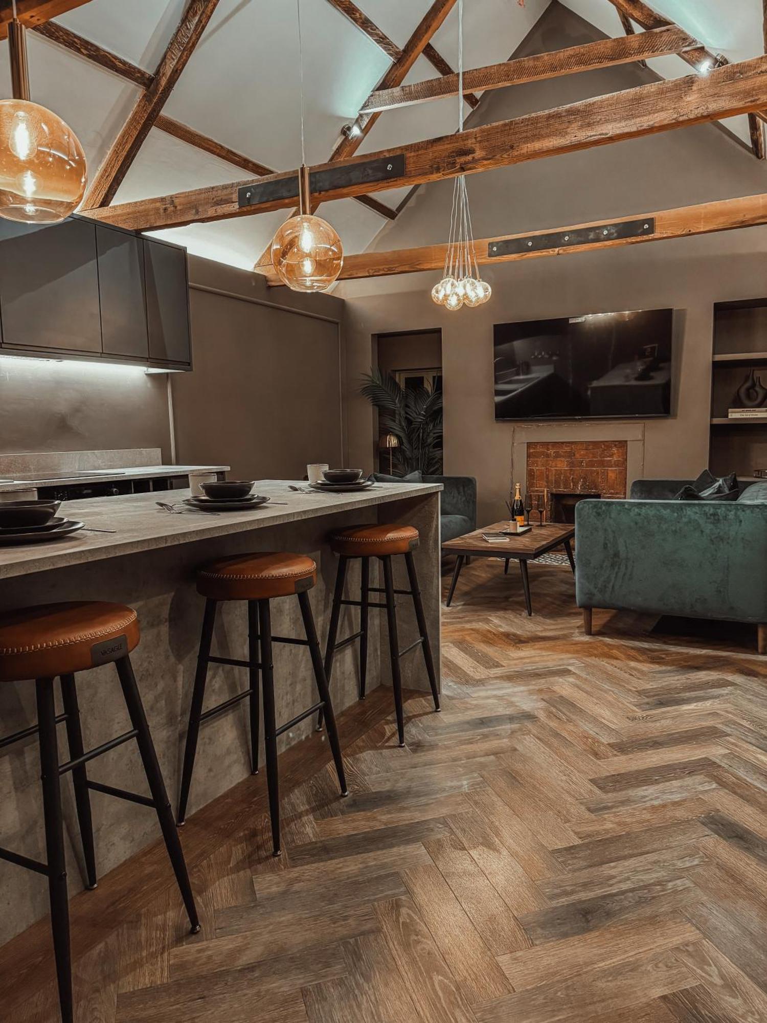 Magistrates Penthouse Suite - Town Centre Apartments With Spa Morpeth Exteriör bild