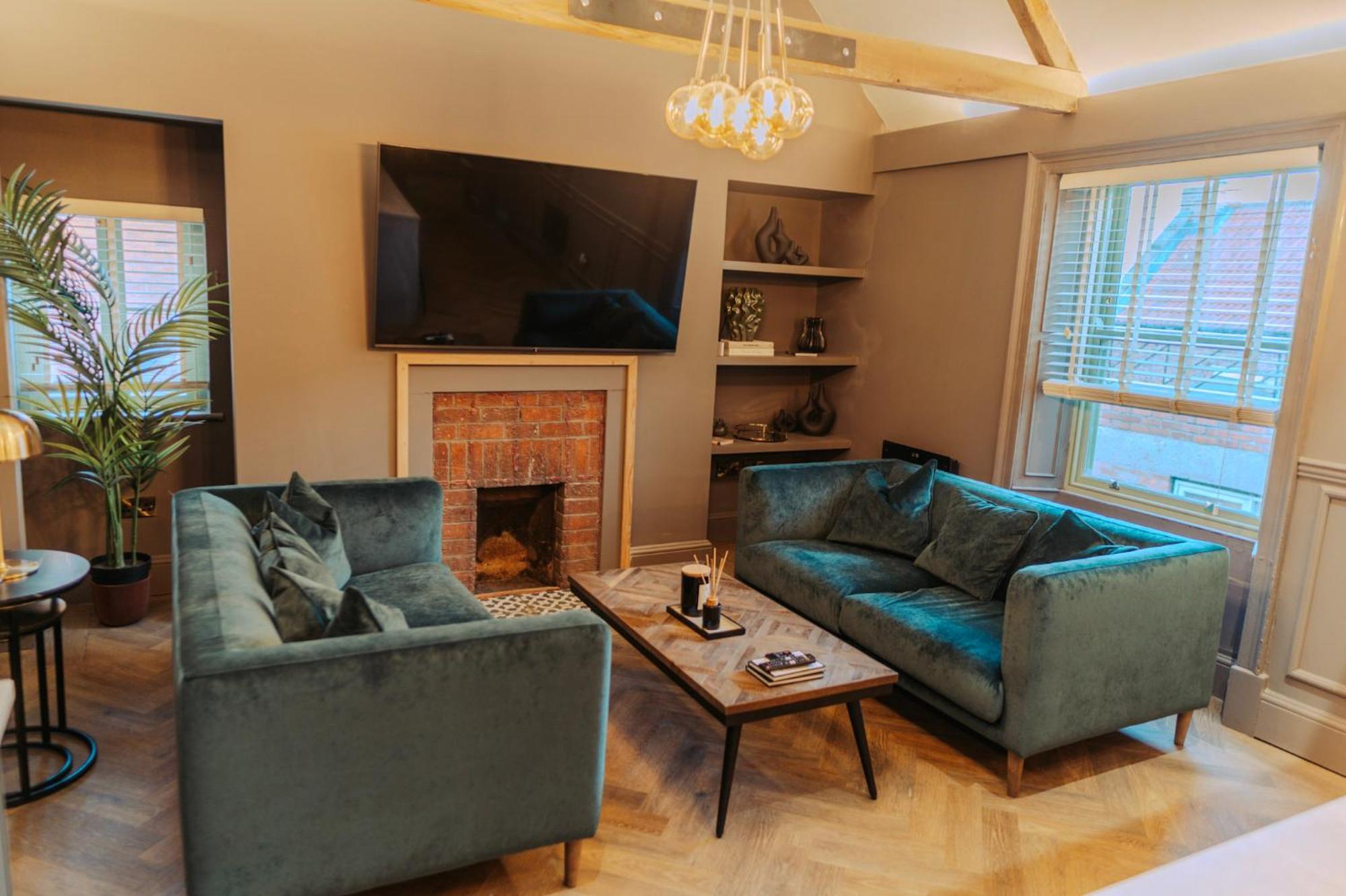 Magistrates Penthouse Suite - Town Centre Apartments With Spa Morpeth Exteriör bild