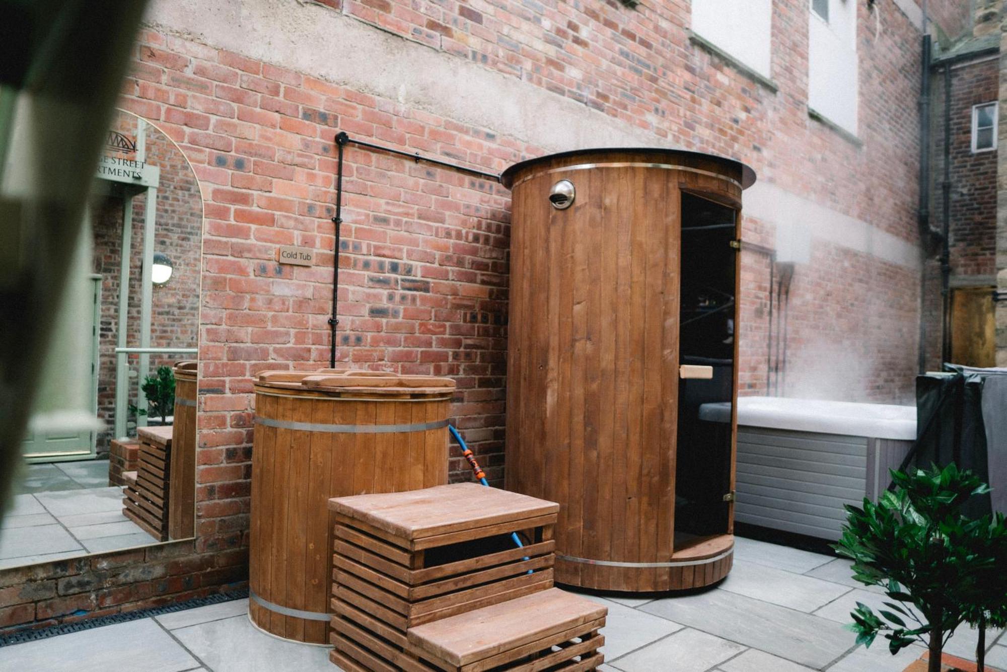 Magistrates Penthouse Suite - Town Centre Apartments With Spa Morpeth Exteriör bild