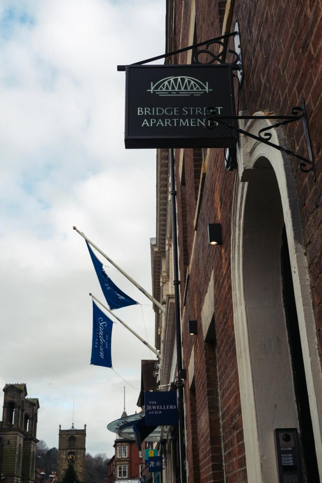 Magistrates Penthouse Suite - Town Centre Apartments With Spa Morpeth Exteriör bild