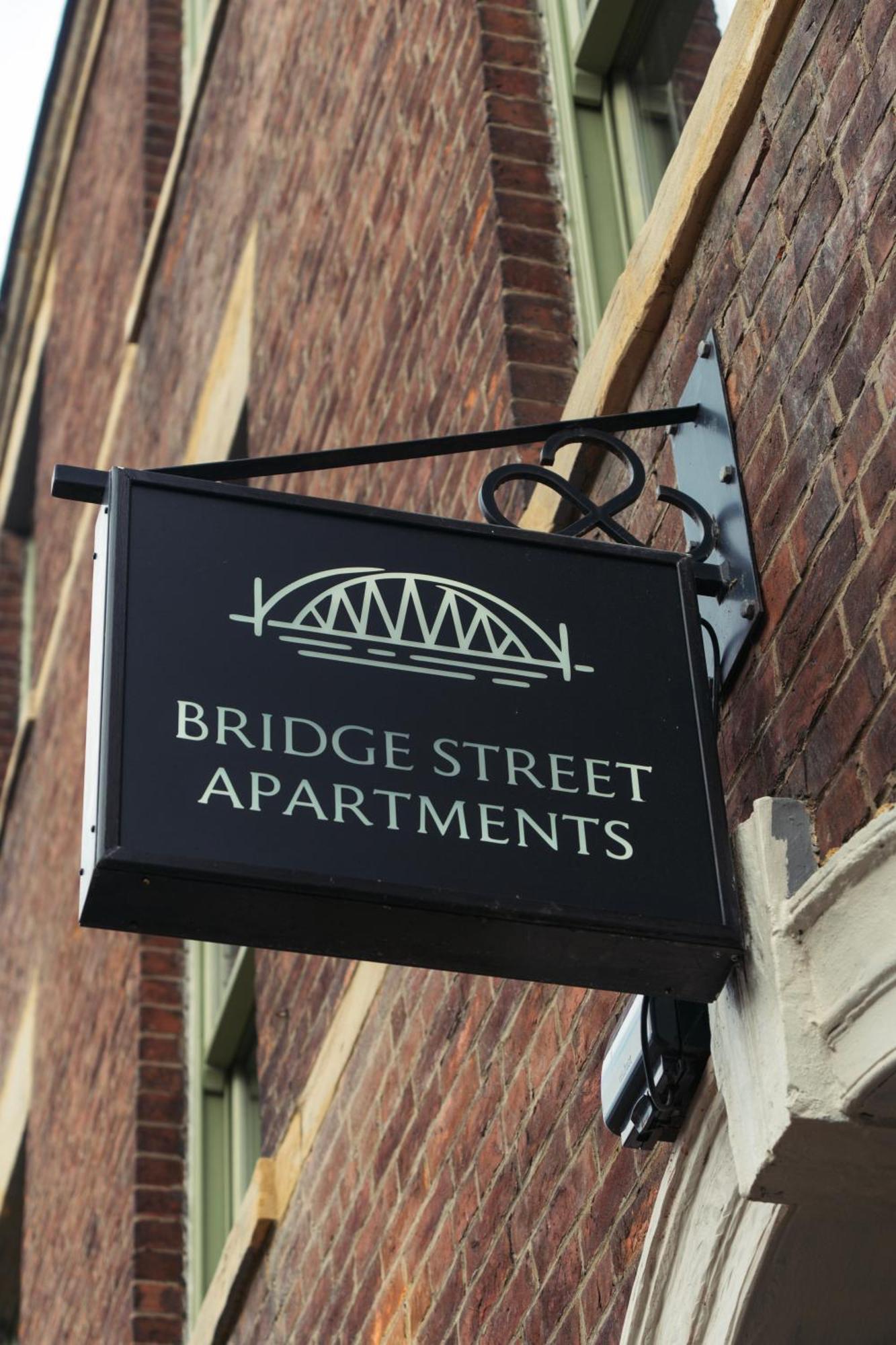 Magistrates Penthouse Suite - Town Centre Apartments With Spa Morpeth Exteriör bild