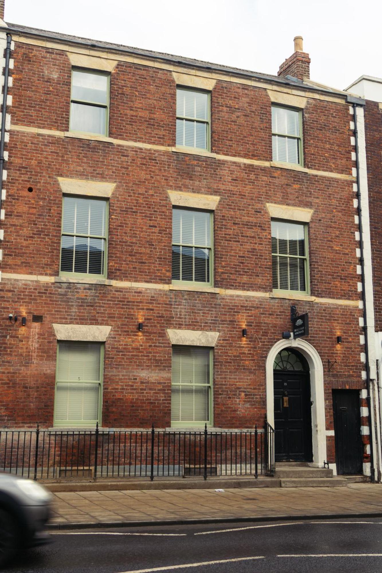 Magistrates Penthouse Suite - Town Centre Apartments With Spa Morpeth Exteriör bild