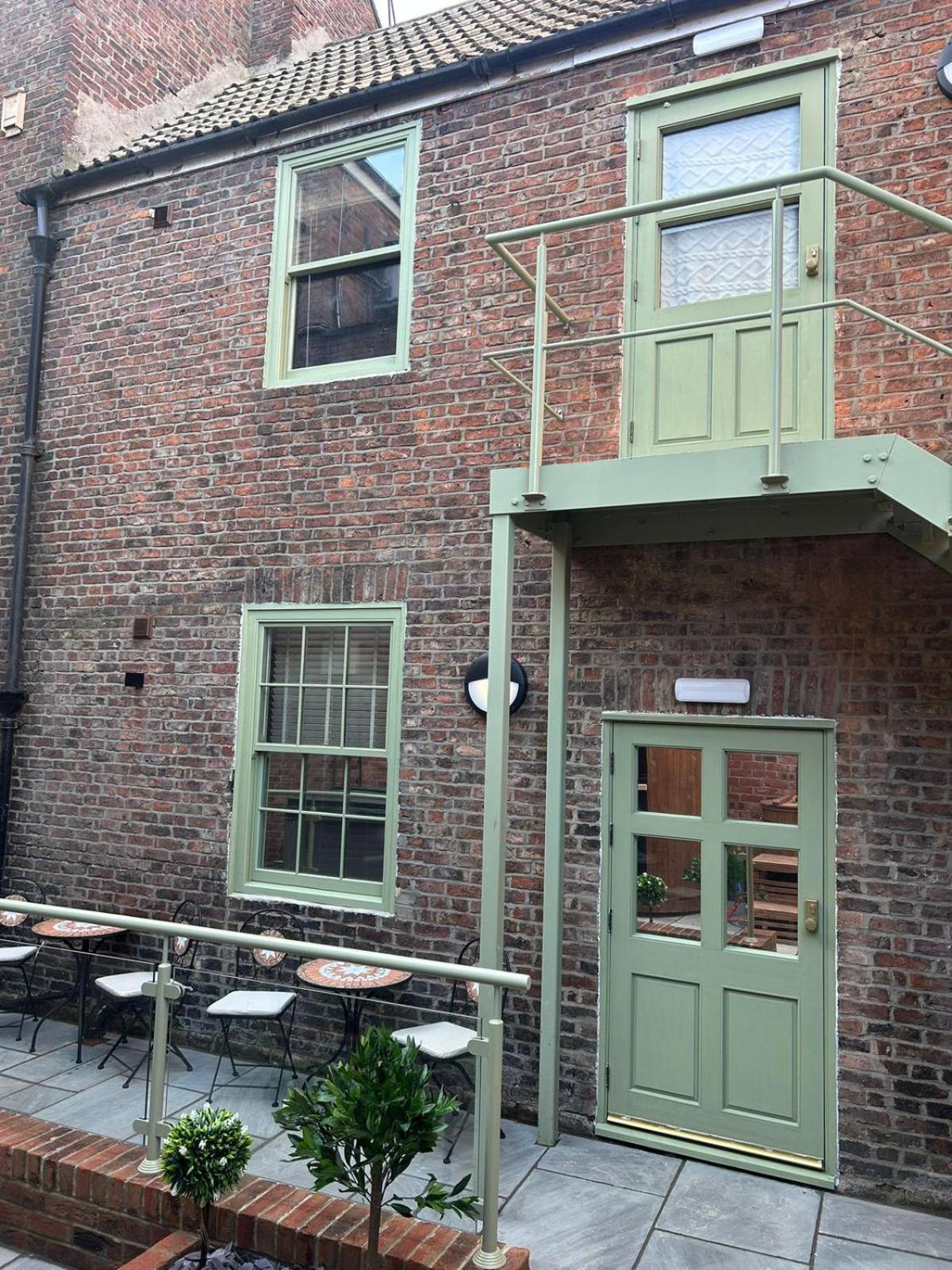 Magistrates Penthouse Suite - Town Centre Apartments With Spa Morpeth Exteriör bild